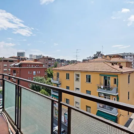 Guesthost - San Donato Fiere Apartman *