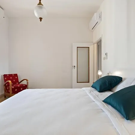 Guesthost - San Donato Fiere Apartman *