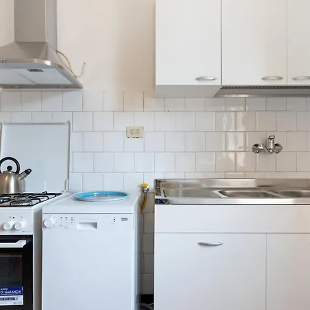 Guesthost - San Donato Fiere Apartment *